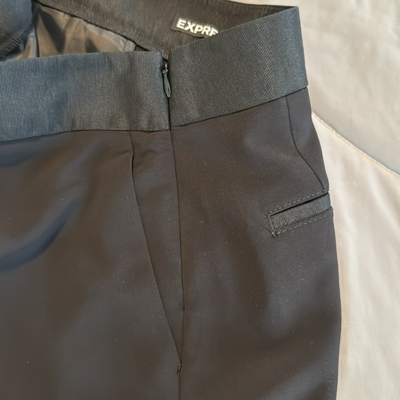 Black dress shorts. Express. Size 8. Side zip. - Picture 3 of 4